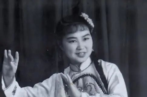 上海老太卖房拯救公司读书,上海老太太捐掉所有积蓄