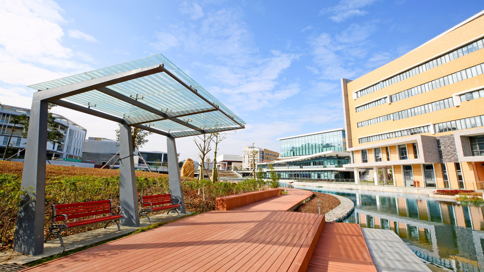 北京师范大学在珠海有3个“冠名机构”，名字相似，但地位差别大