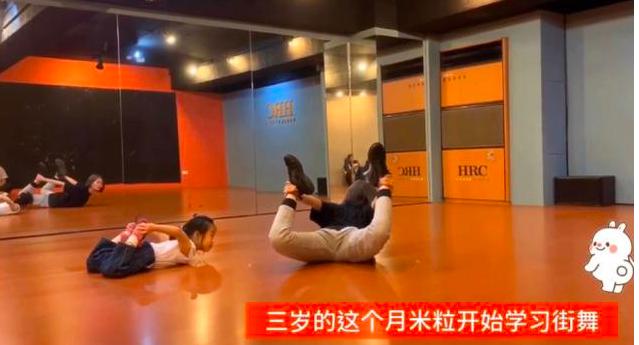 伊能静晒秦昊与女儿跳舞,伊能静晒秦昊牵手小米粒超暖心