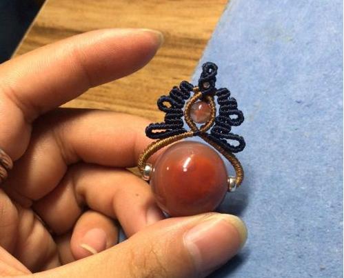 红玛瑙锁骨编绳教程,单颗玛瑙珠子如何编红绳