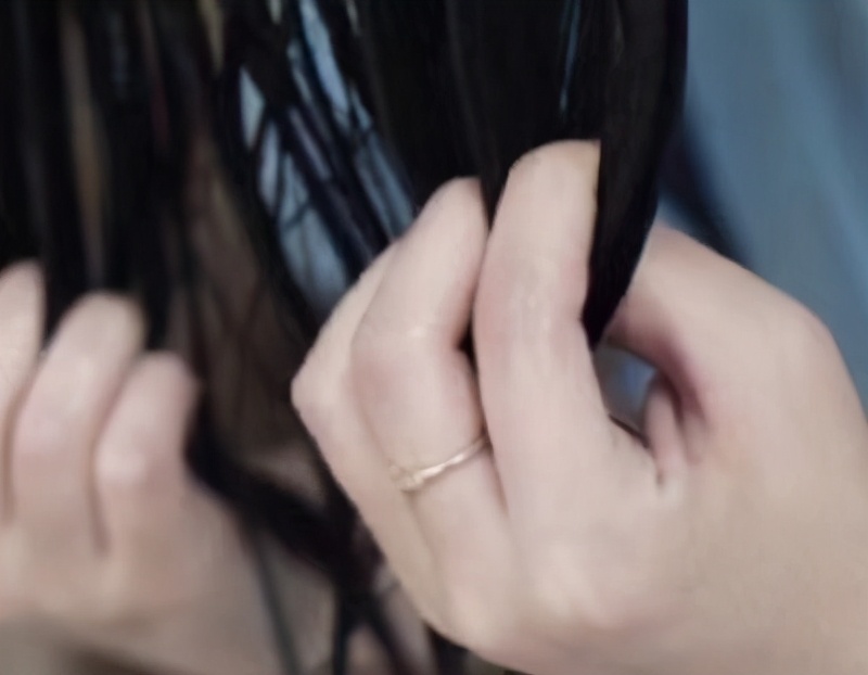 长头发打结很毛躁留什么发型好看,孩子长头发每天早晨打结怎么解决