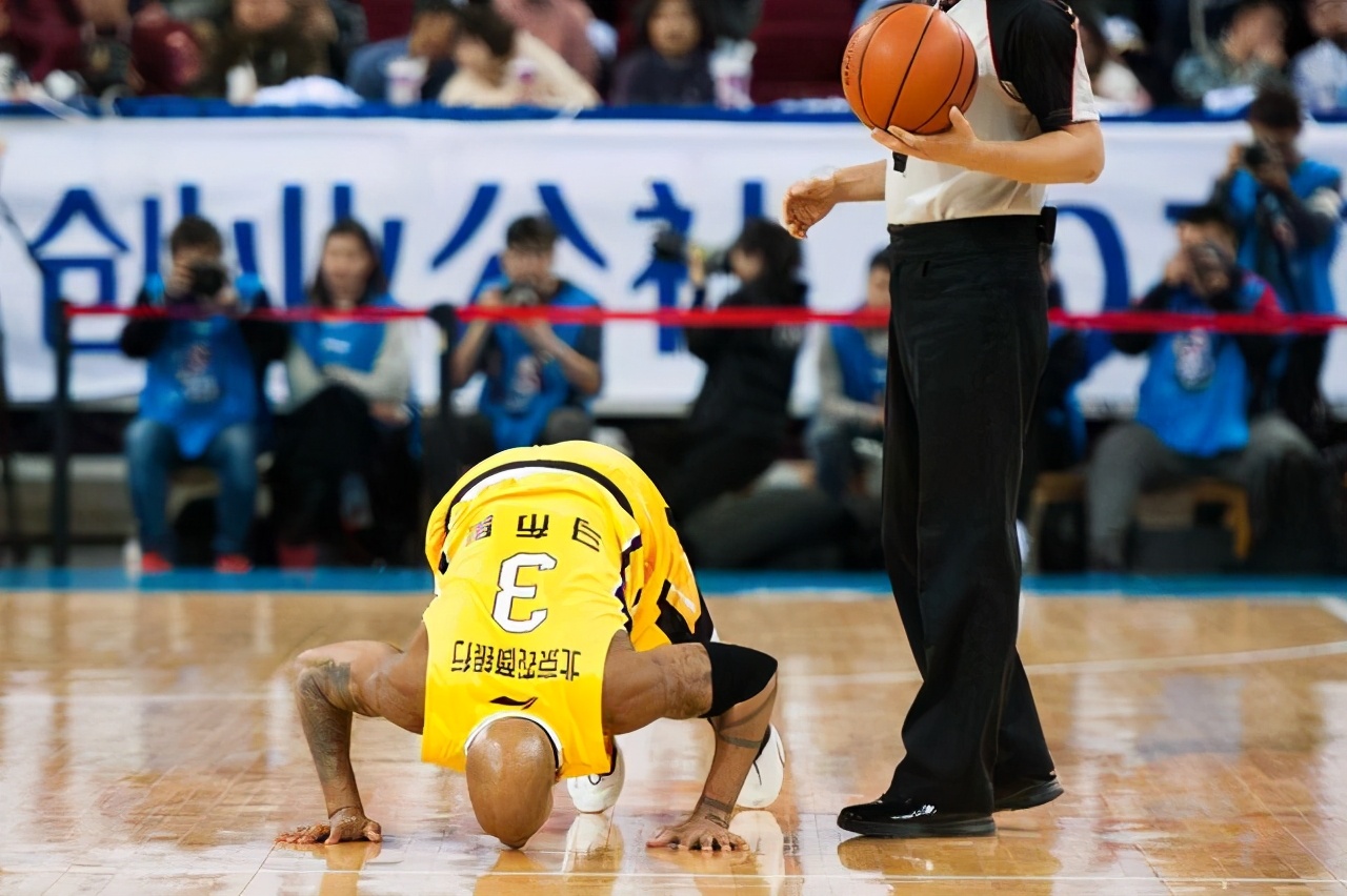 马布里nba巅峰时刻独狼不独,在cba球员的一年收入最高的是谁