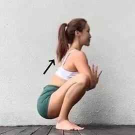 放松下腰背瑜伽体式,放松下腰的动作