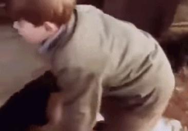 英女王下令封杀50年！王室私生活*片禁**遭泄露，百万人在线吃瓜