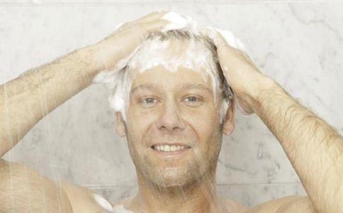 脱发怎么洗才会减少头皮屑,脱发要用什么方法洗