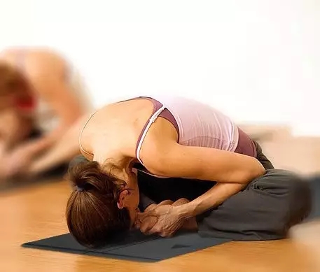 女人养生调理身体,宫寒湿气重什么瑜伽动作能调理