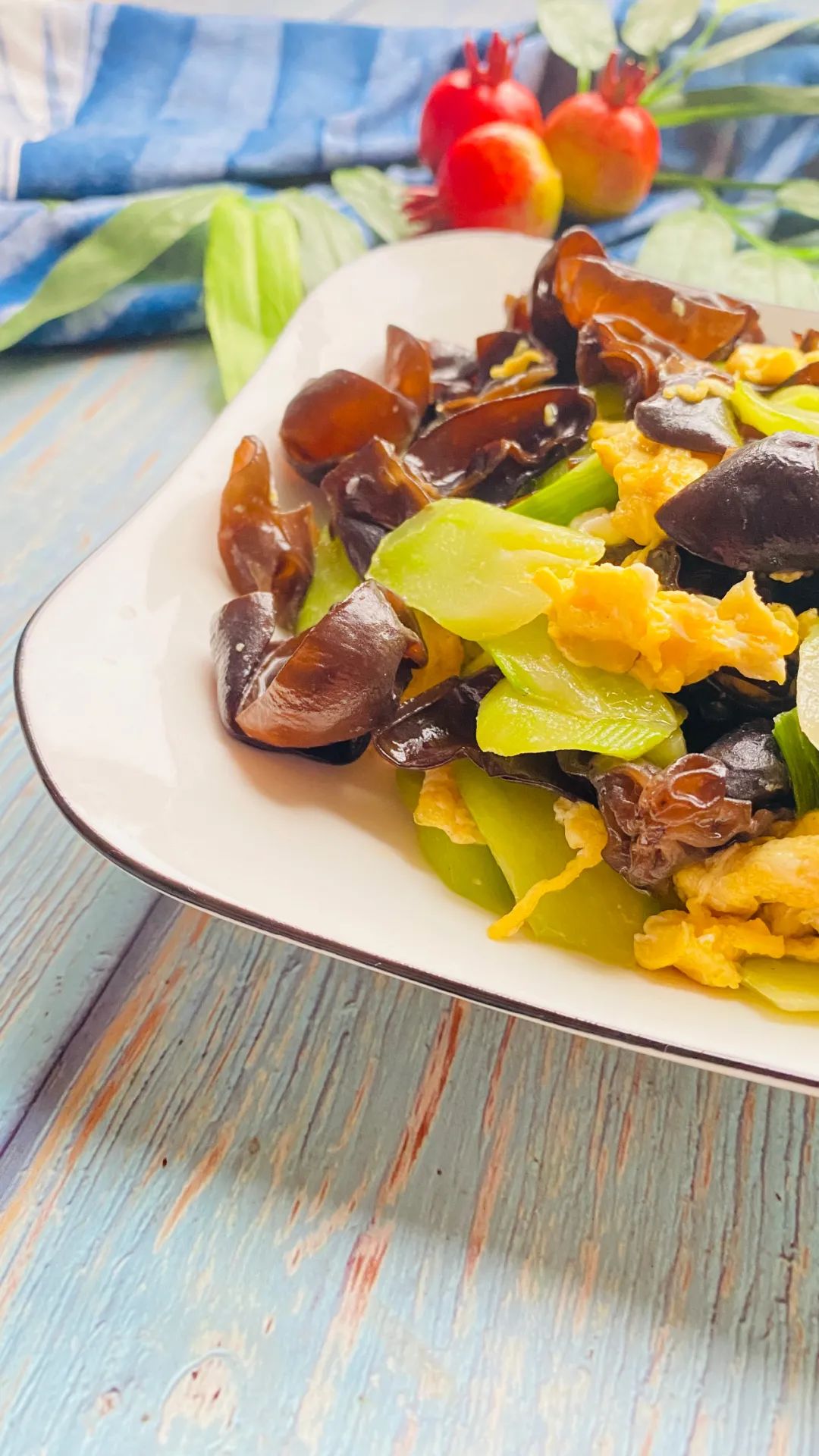 黑木耳跟什么菜炒排便最快,木耳和什么菜最好健脾