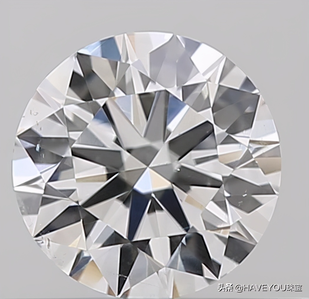 钻石世家和周大福哪个好,钻石世家和周大福的钻戒哪个好