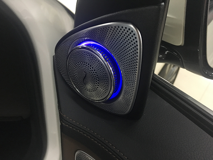 奔驰s320柏林之声带旋转么,奔驰s320柏林之声怎么调均衡器