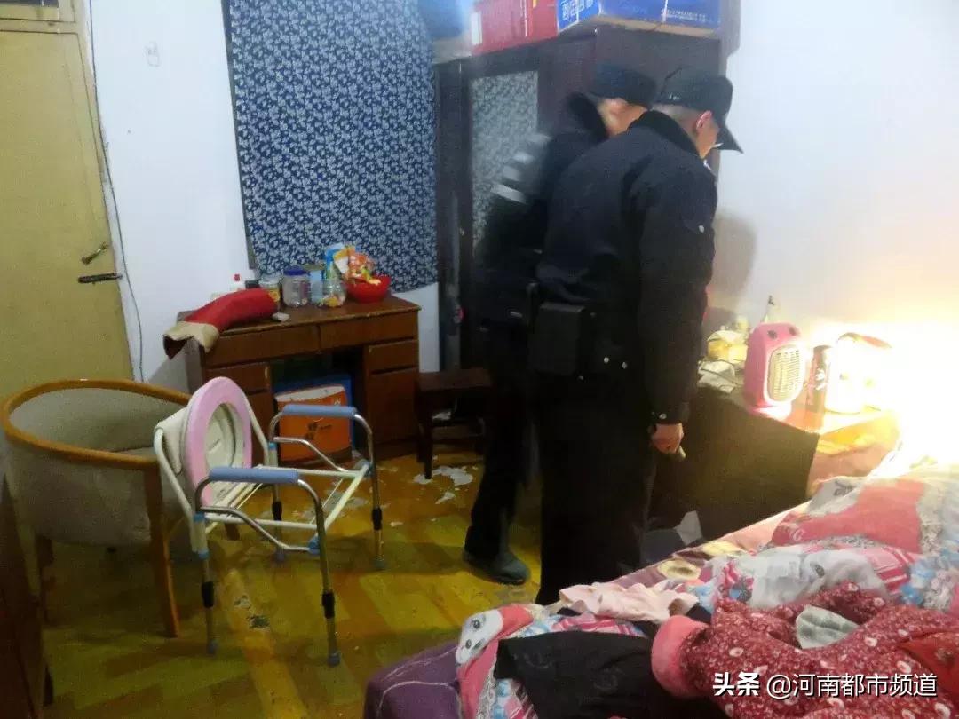 凌晨一点楼下居然传来了敲门声,女子深夜睡觉楼上传来怪声