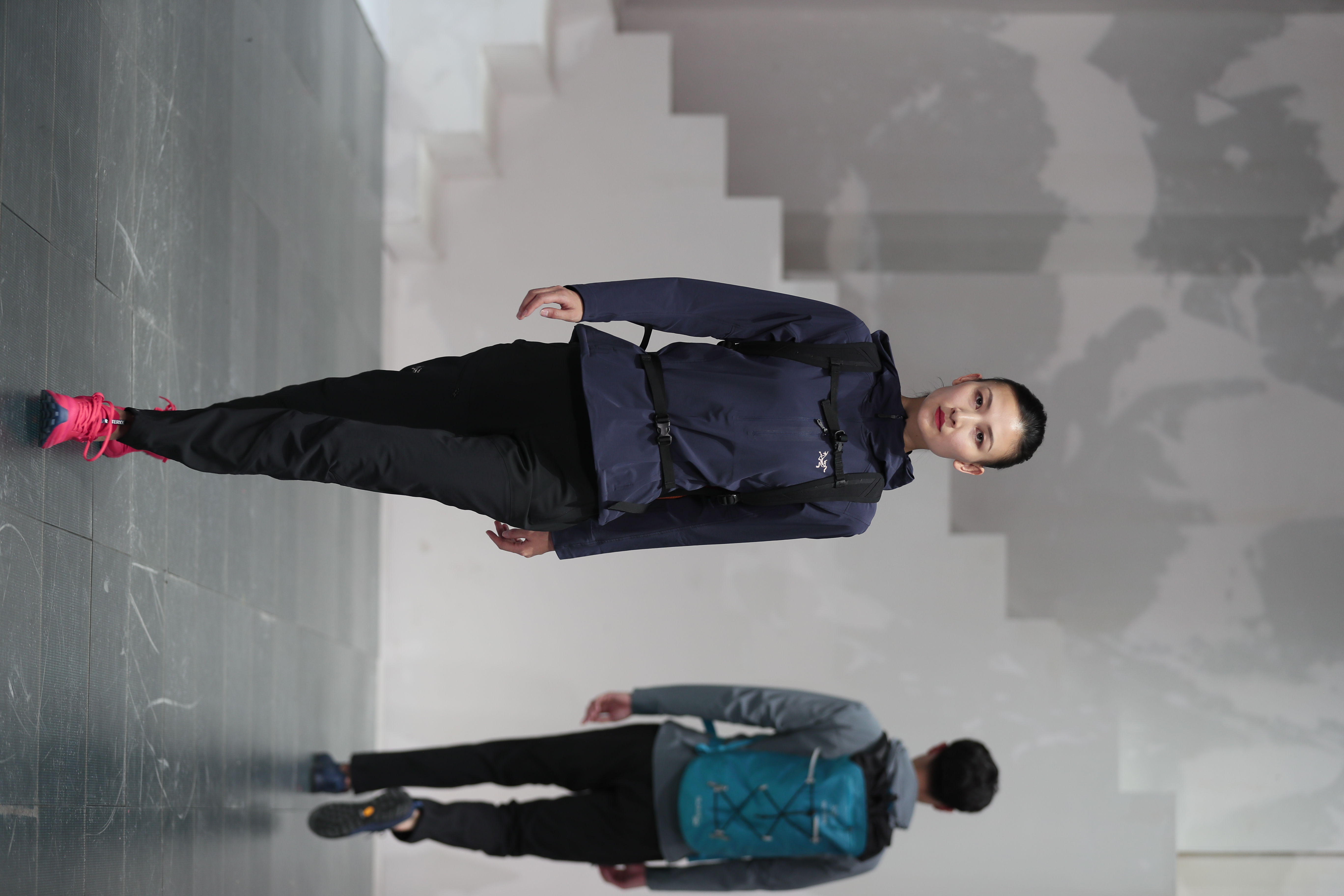 始祖鸟服装1019发布会,始祖鸟白色走秀