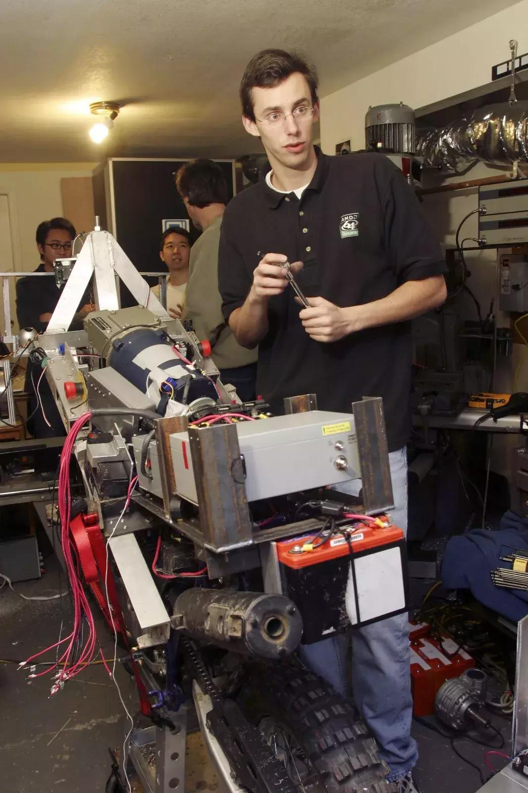 硅谷天才跌下神坛，被指控窃取谷歌商业机密，涉33项盗窃