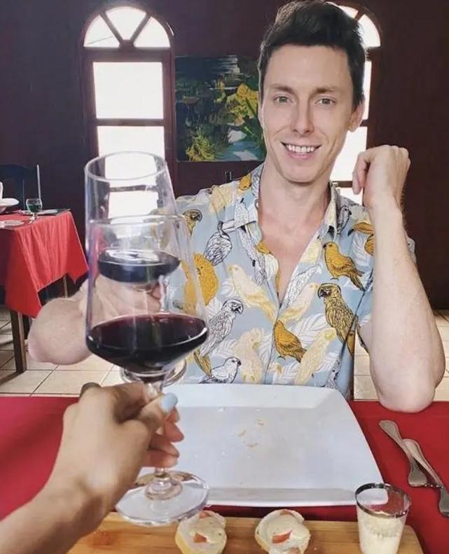 陈赫前妻海边写真,陈赫前妻旅游照