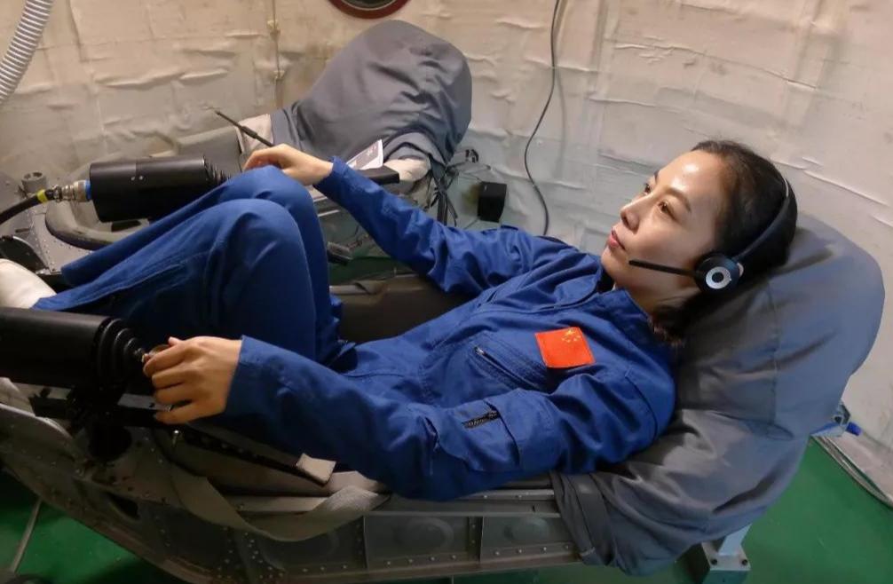 神舟13号已顺利返航，驻留太空半年的王亚平，如何解决生理期问题