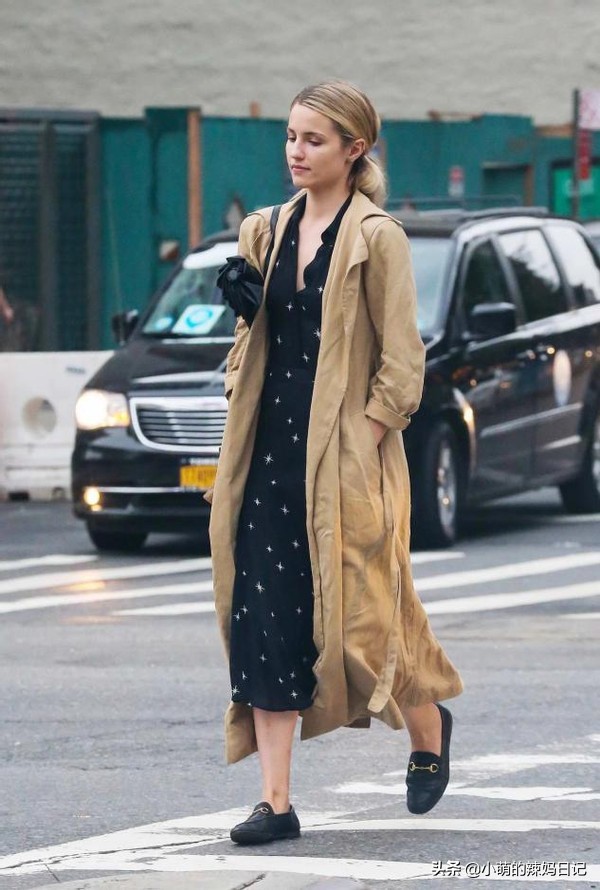 入春怎么穿？回头率最高的穿搭参考：“长裙+外套”，气质又高级