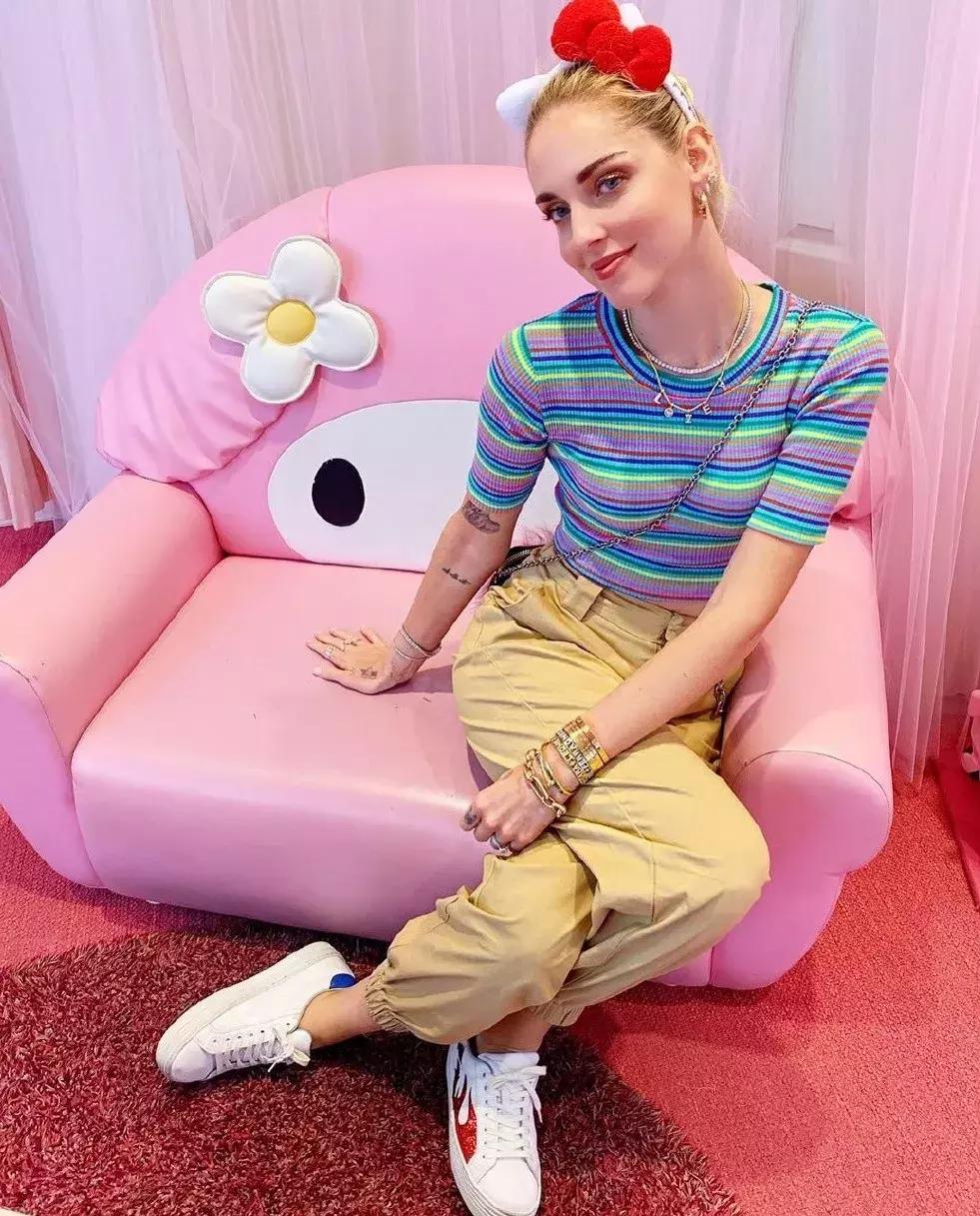 刘雯蕾丝服装,刘雯jennie