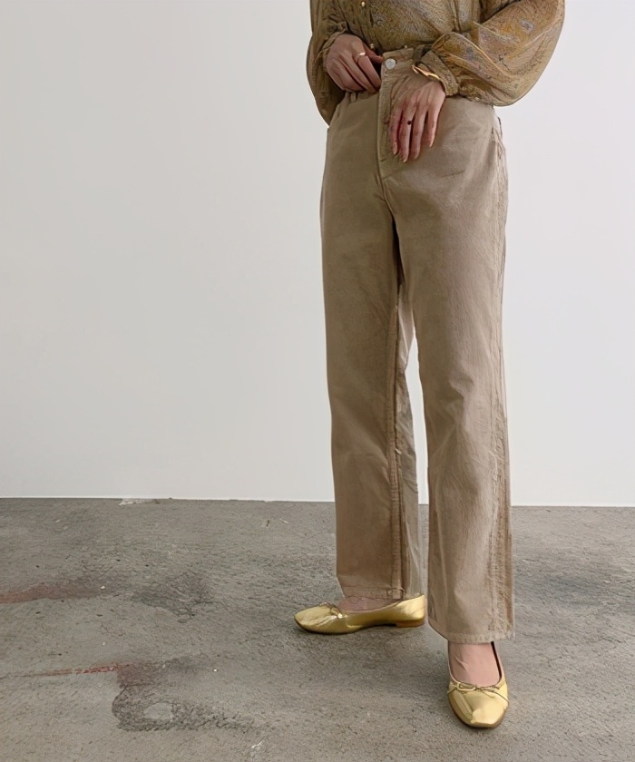 夏季灯芯绒裤的最佳搭配,穿搭复古潮的灯芯绒裤子也超百搭