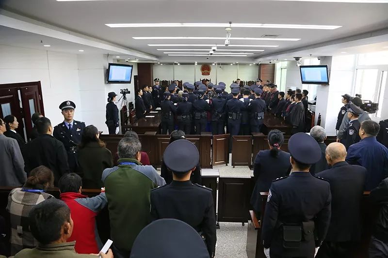 十八名套路贷团伙成员,90后黑老大带领14人疯狂套路贷