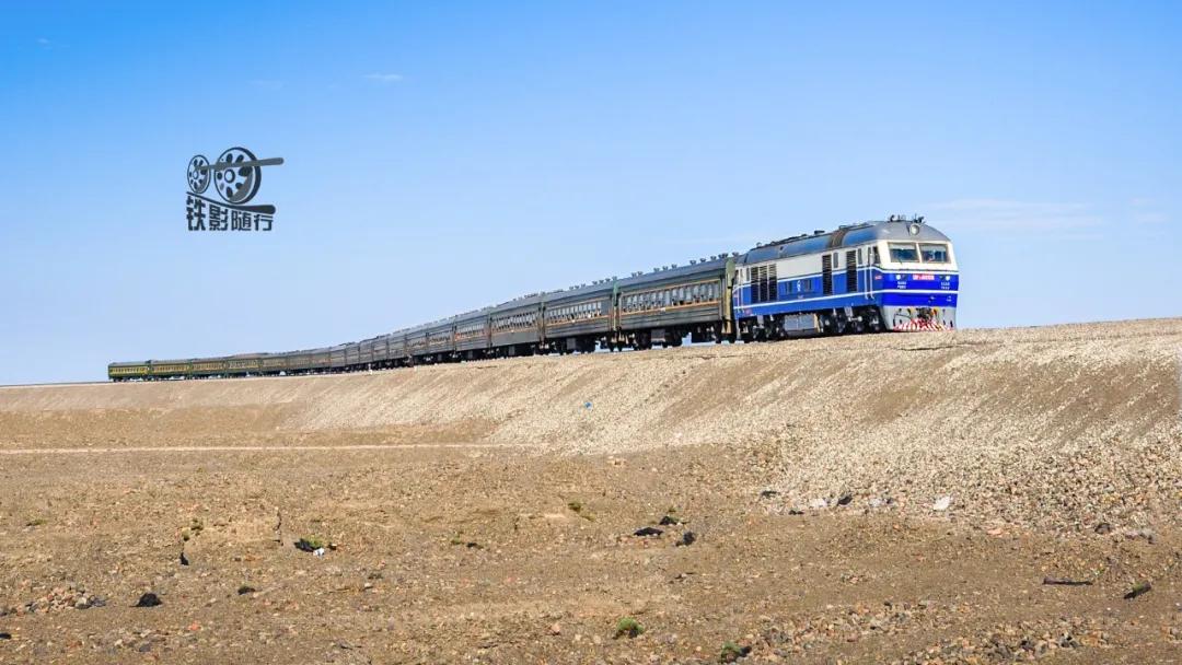 铁影车,东风11型内燃机车照片