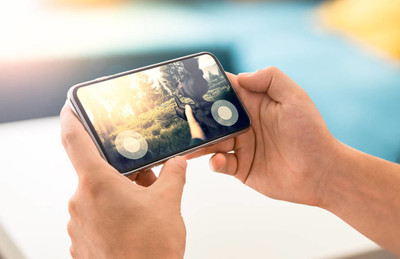 学生在学校玩手机被没收,孩子玩手机被教育学校收走