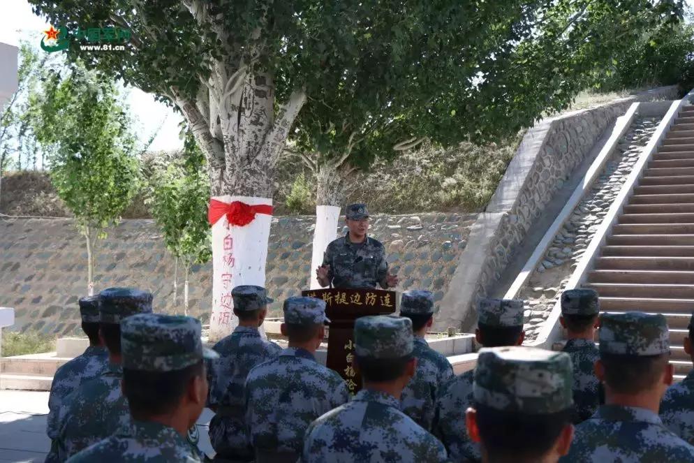 突然，女剑客发来消息