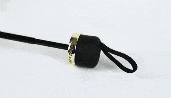 这把小黑伞3折卖89元一把，却有施华洛世奇水晶伞扣，太嚣张了吧