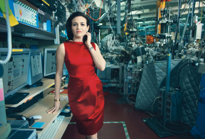 时尚英语：Facebook首席运营官谢莉尔·桑德伯格穿衣风格