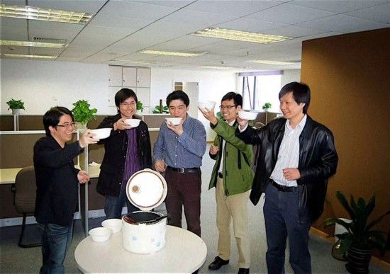 戴口罩直播1天卖3亿的雷军，像极了曾经的李嘉诚