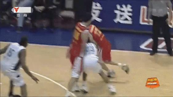 打球不要命！右胯撕裂性骨折十天就回归！要论中国最强3D他够资格