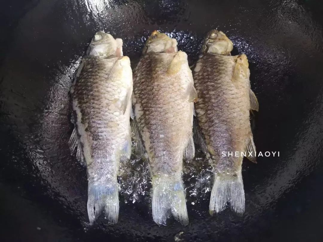 清汤鱼要怎么煮汤才会白,如何让鱼煮得更白汤