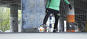 三招必学的足球过人技巧,三分钟学会足球的教程