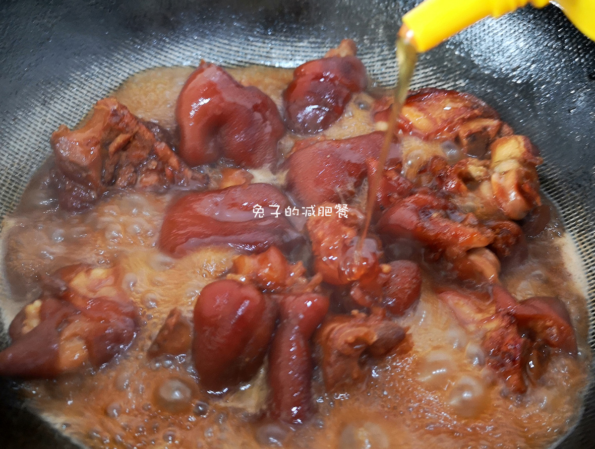 炖肘子和猪蹄软烂脱骨需要多久,如何在家制作软烂脱骨的猪蹄