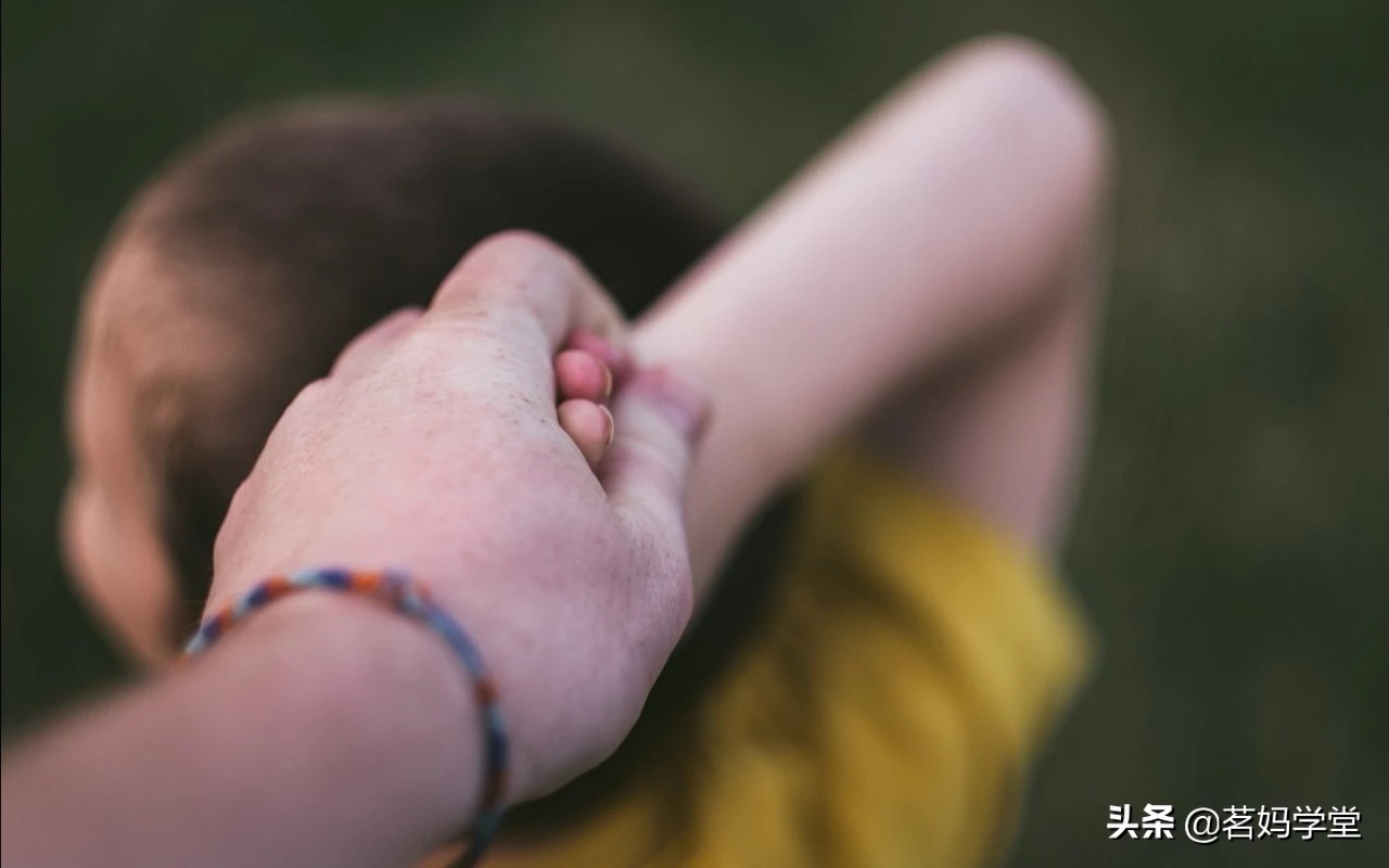 两个半月妈妈母乳不多怎么办,吃惯母乳的宝宝不肯用奶瓶怎么办