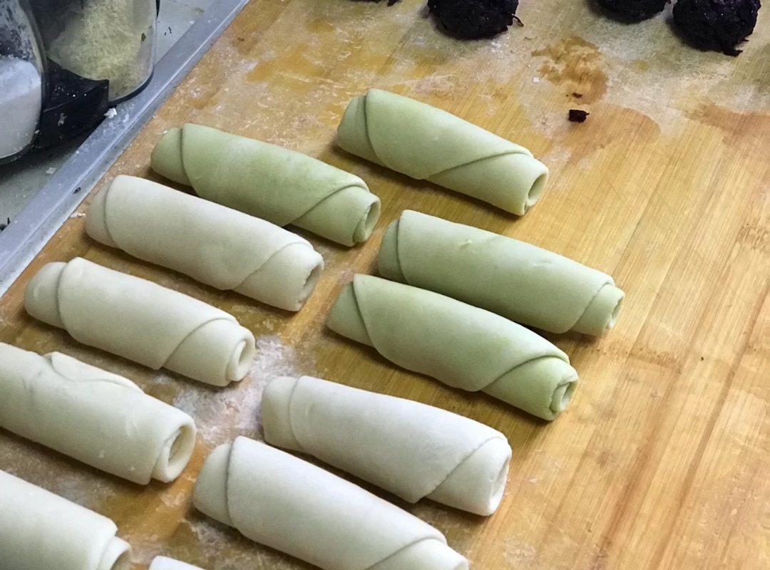 云南玫瑰鲜花饼的软酥皮怎么制作,玫瑰鲜花饼酥香软糯