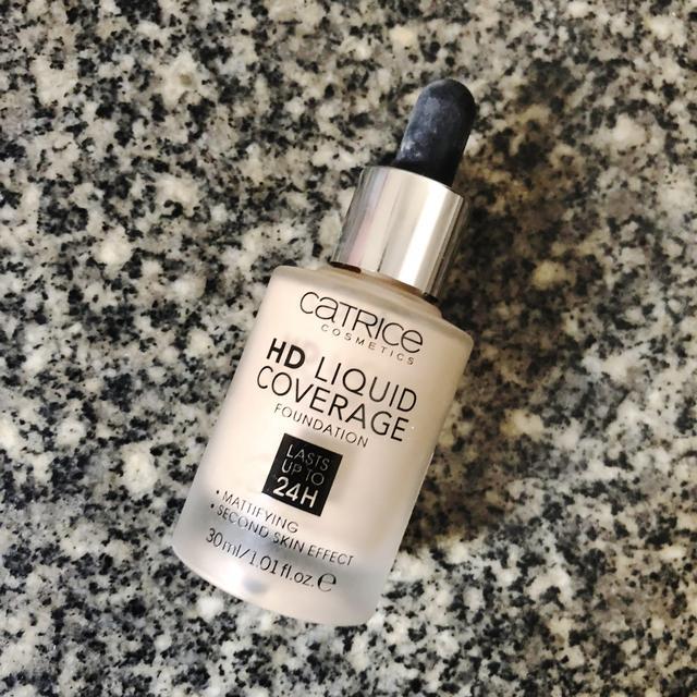 最近抖音很火的一款粉底液,扒皮网红护肤品