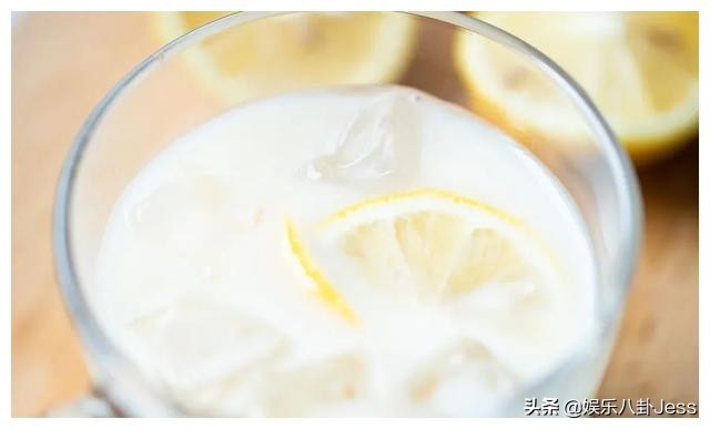 在李佳琦直播间买零食，是个划算的选择吗？