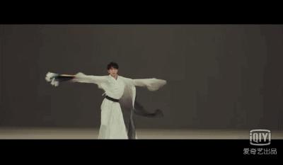 敦煌壁画里的飞天活过来了！抖音啥的视频平台都刷爆了