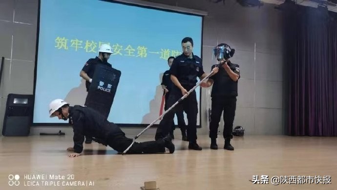 西安交警全力以赴护航中考,西安警方为夜间经济生活保驾护航