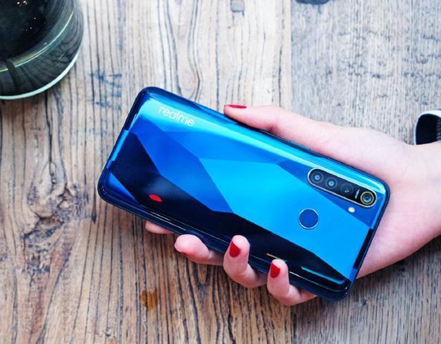 realmeq和红米note7,realmeq和note8对比