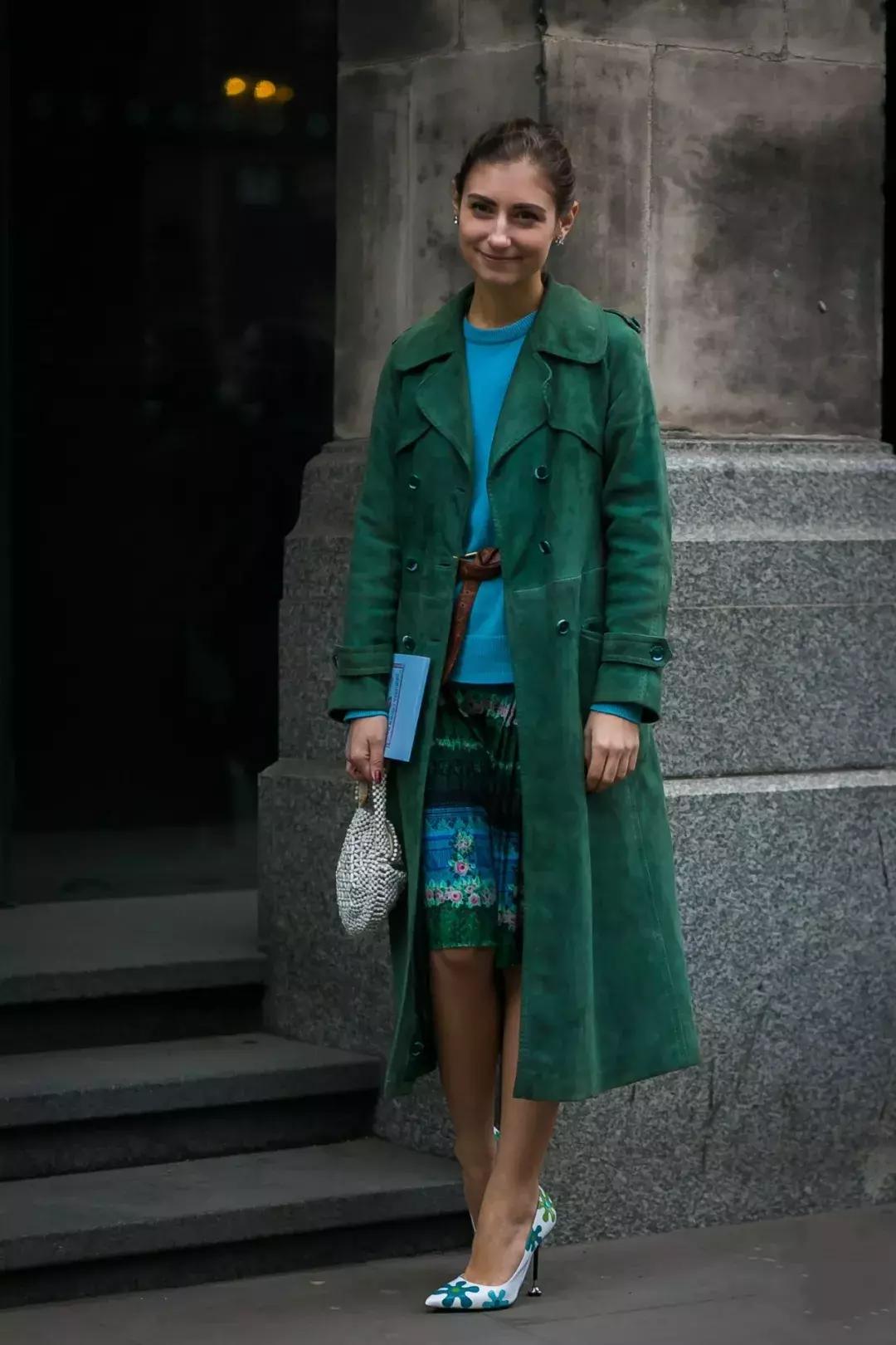 大衣+裙子最好看的经典穿法指南，穿多久都不觉得腻