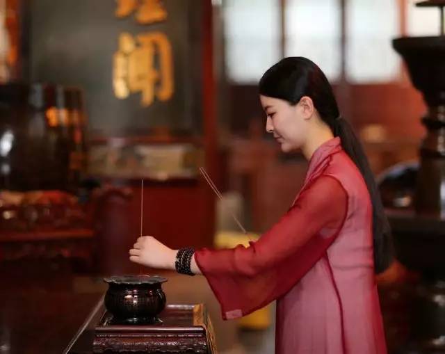 老祖宗传下来的规矩不挖坟,老祖宗不传的规矩