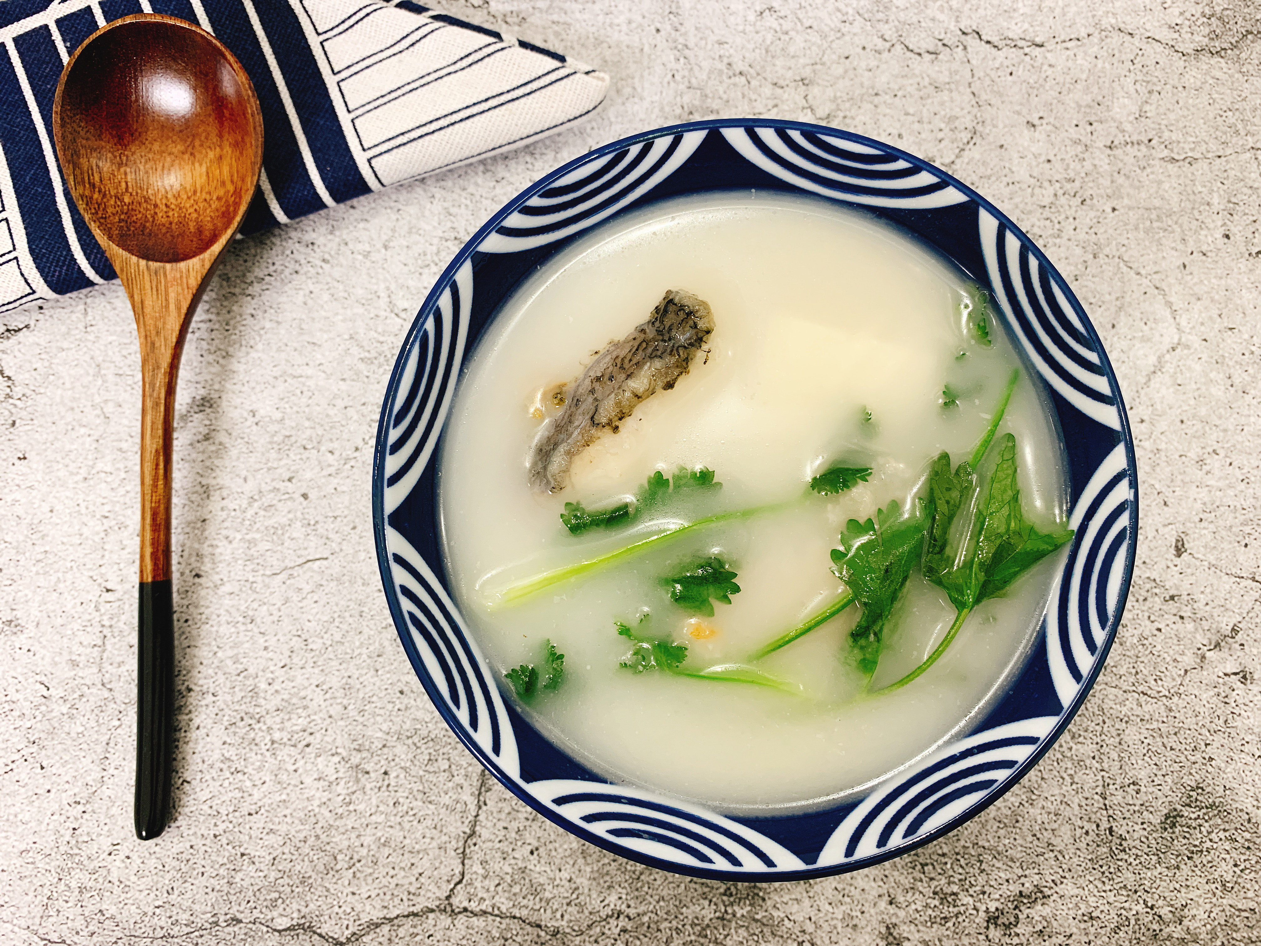 煮鱼头汤豆腐要不要煎,煮鱼头汤时为啥起白沫子