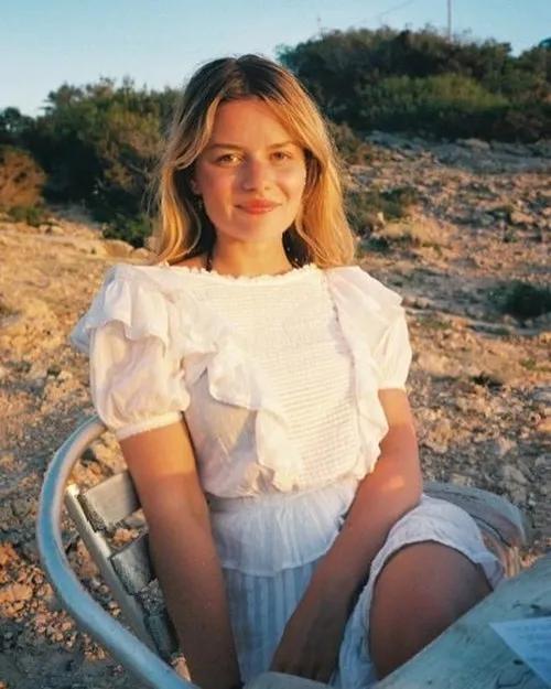 上身胖胸大的人适合穿什么衣服,穿修身衣服显胖怎么办女