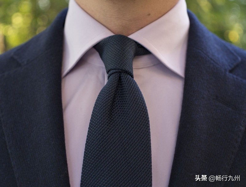 绅士领带打法,领带的十种新打法教程