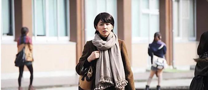 读《变身》：“我”变成了另一个人，这样活着，还不如死去