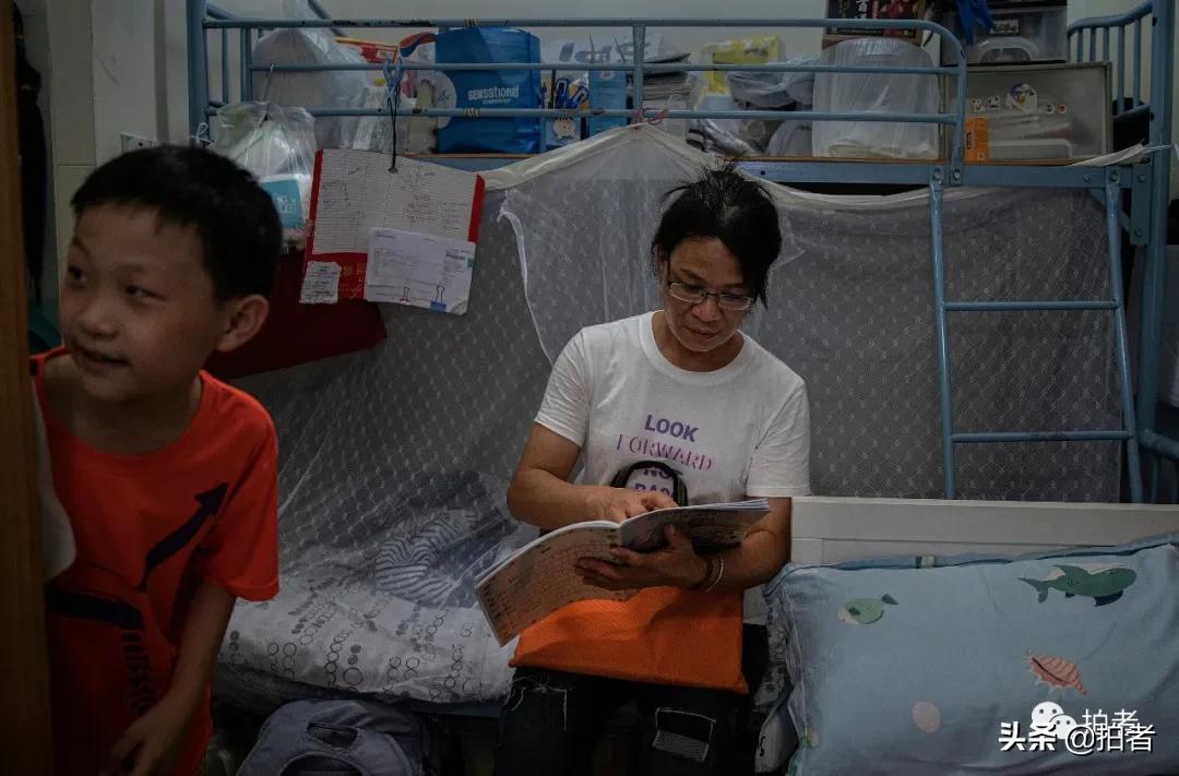 香港劏房妈妈生3个女儿,香港住劏房的妈妈