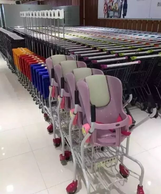 开店1小时就被挤爆：这家店凭什么让人感动到哭