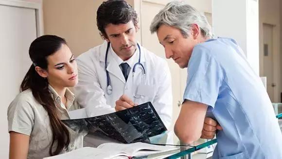 心酸：“看个医生要排队2年，我被活活拖成癌症晚期”