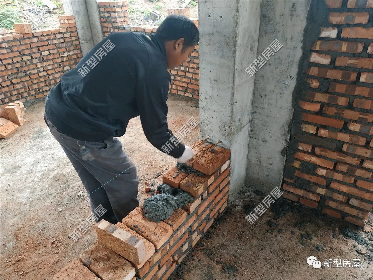 农村盖房的关注了，原来砌墙中也有大学问，看看怎么做？