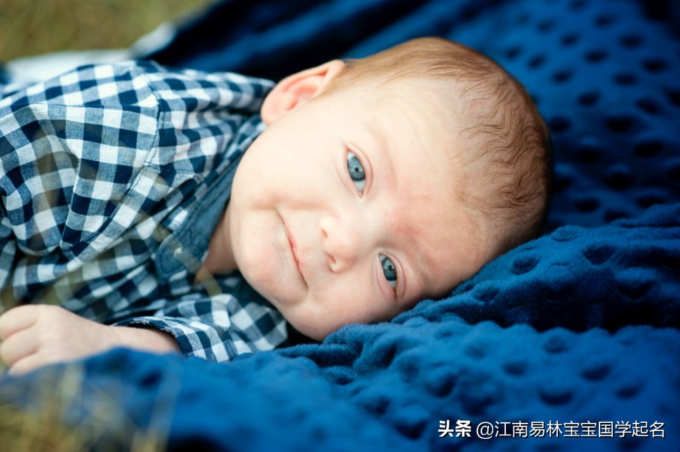 邱姓鼠年男孩名字大全2020,鼠年11月男孩名字首选玉筠